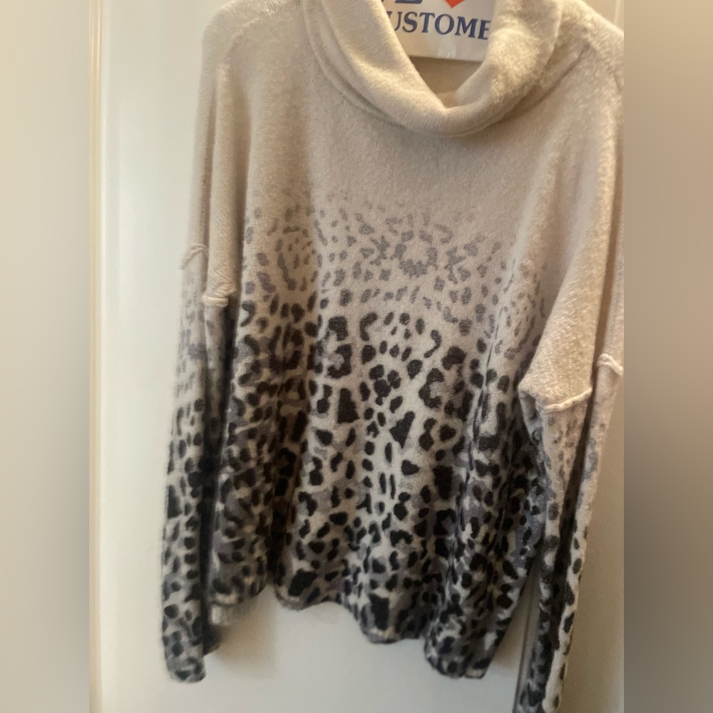 Vintage Havana sweater. Like new!